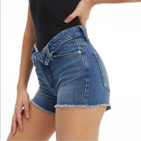 Good American The Cut Off Shorts - Picture 9 of 9